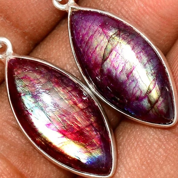 Gorgeous red flash labradorite and garnet sterling silver earrings - Picture 5 of 8